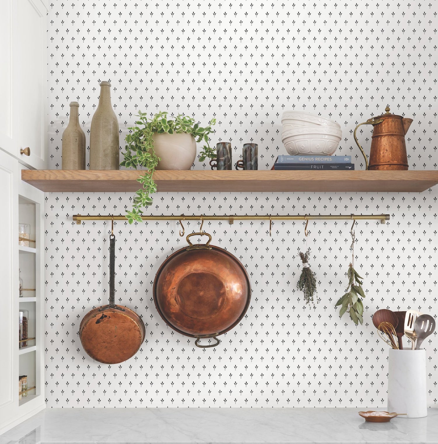 Charm Black & White Wallpaper with Petite Three-Leaf Stamp Motif - York MF4775