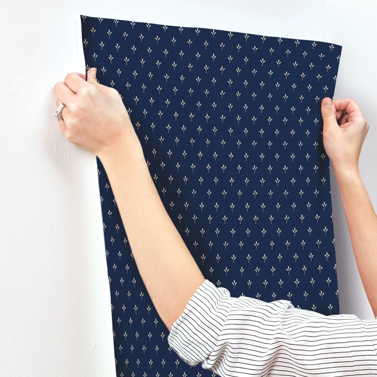 Charm Navy Wallpaper with Petite Three-Leaf Motif - York MF4776