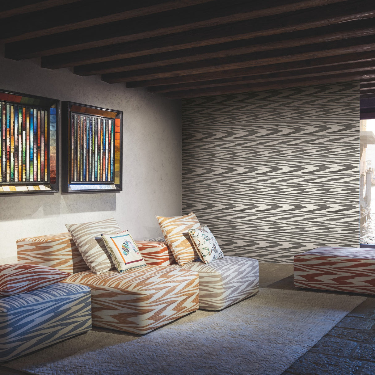 Flamed Zigzag Black & Cream Wallpaper with Geometric Flame Stitch Pattern - York MI10341