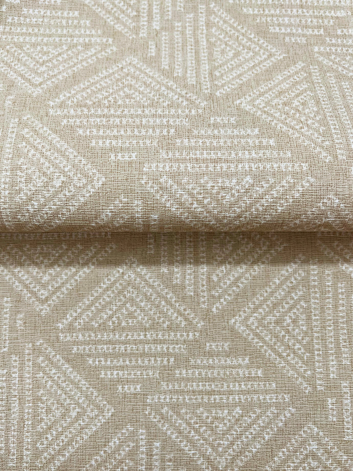 Center Square Yarn by Magnolia Home Geometric Vinyl Wallpaper – York Wallcoverings MJ4860