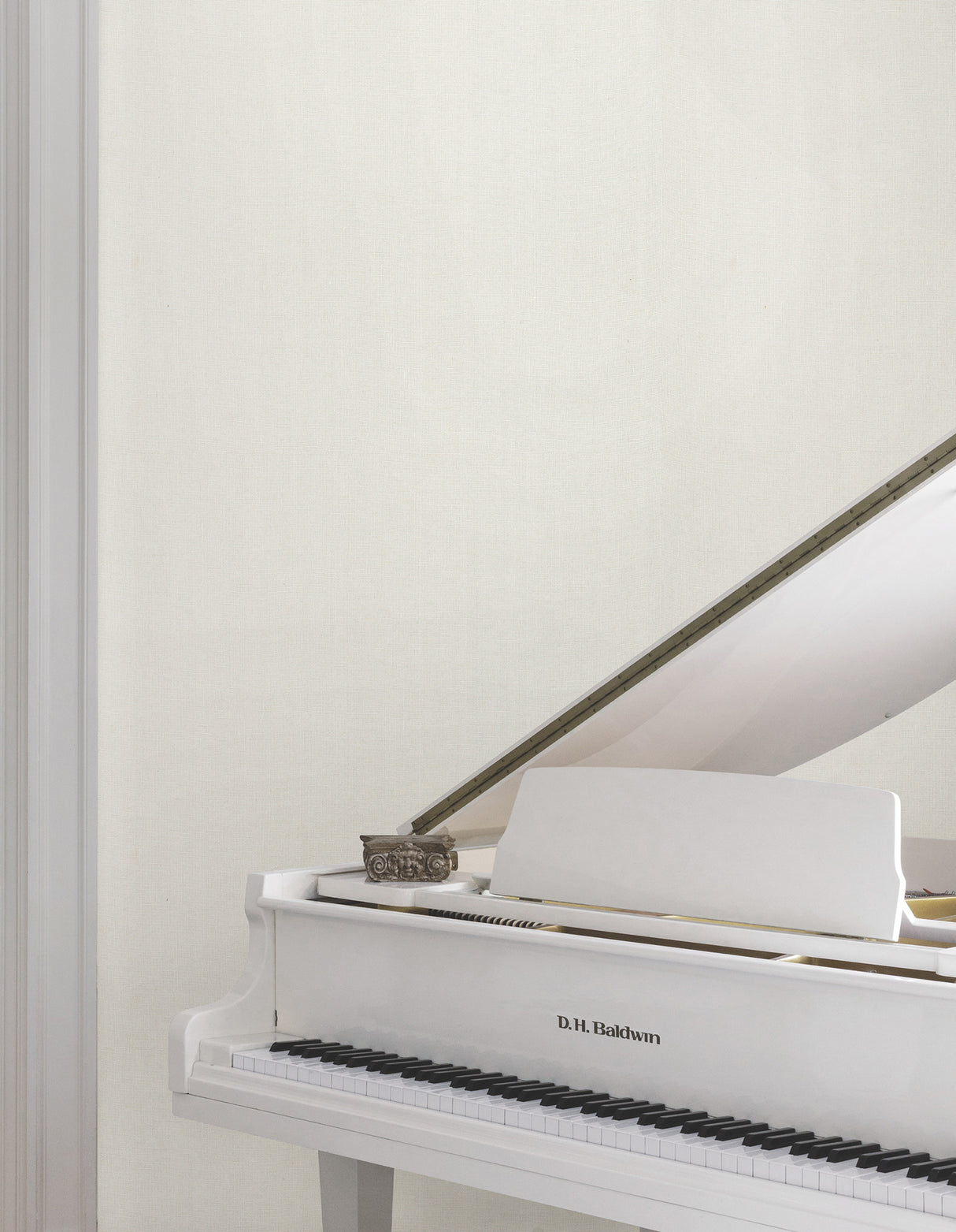 Huri White by Ronald Redding Textured Linen Look Wallpaper – York Designer Series MX9604