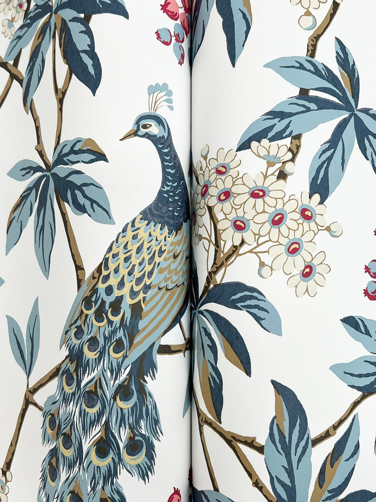 Peacock Estate White by Ronald Redding Wallpaper – York Designer Series MX9666
