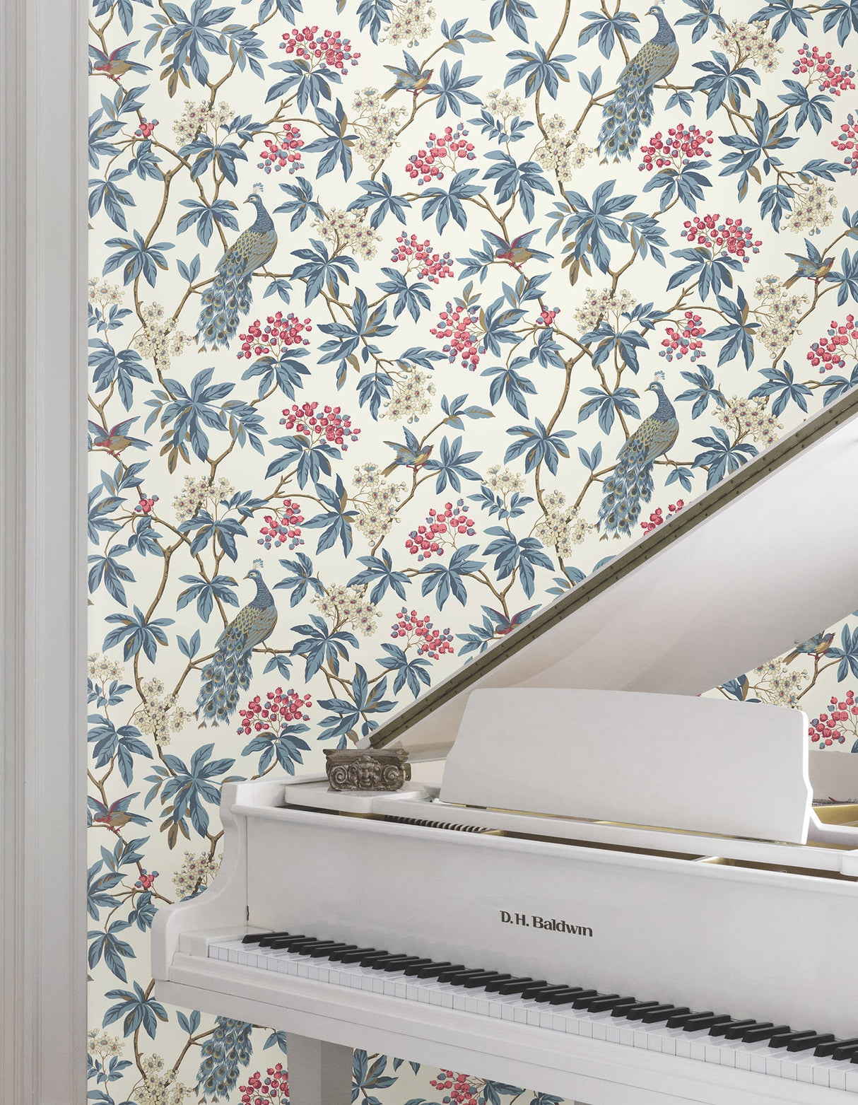 Peacock Estate White by Ronald Redding Wallpaper – York Designer Series MX9666