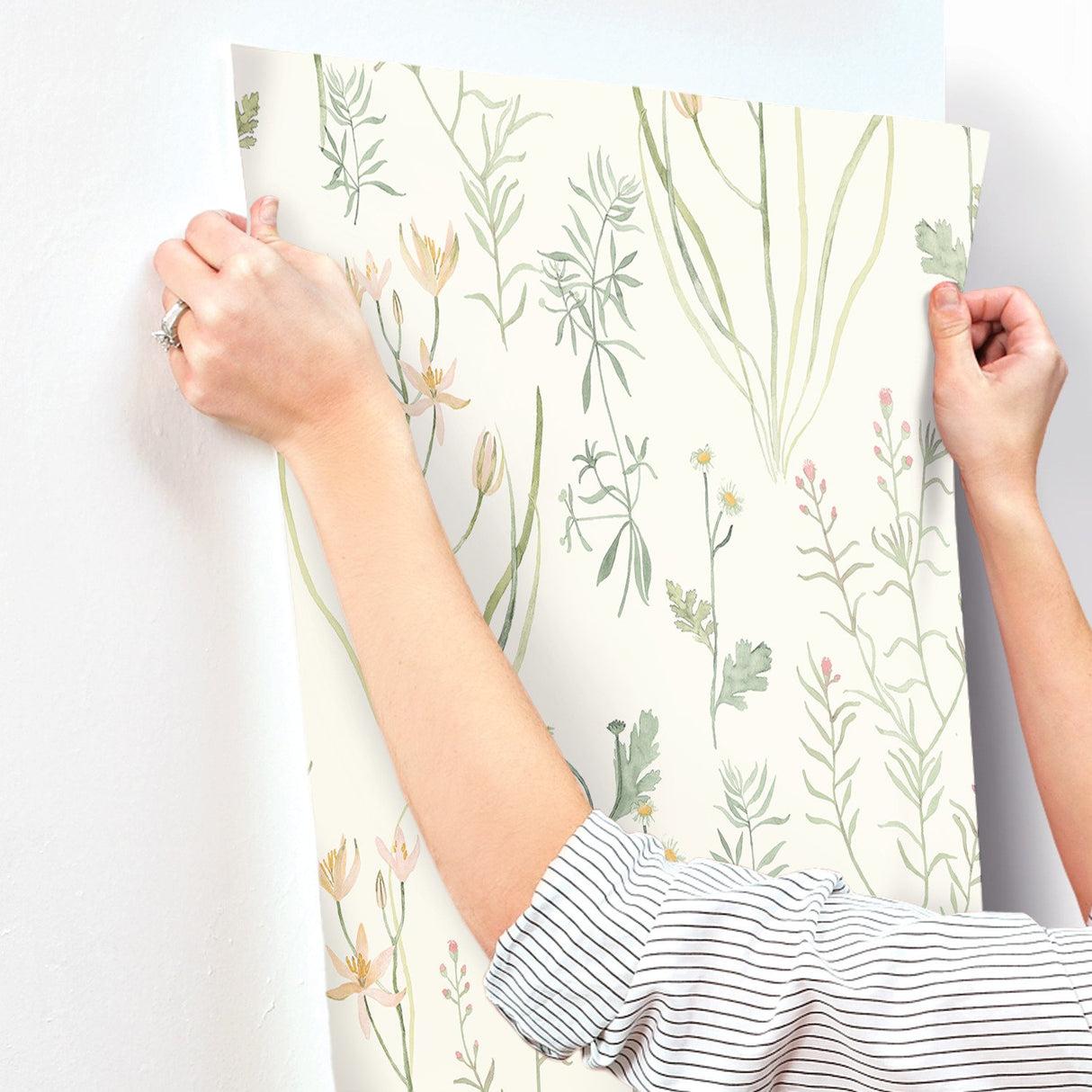 Alpine Botanical White Wallpaper with Watercolor Wildflower Motif - York NR1565