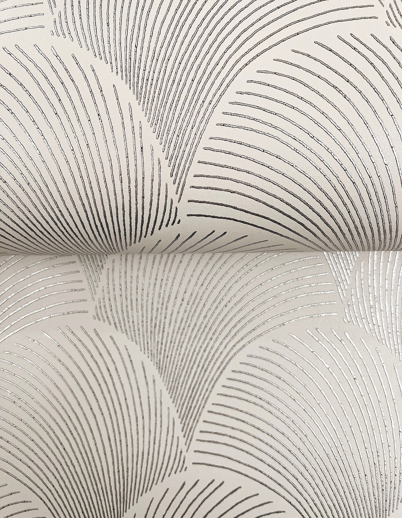 Metallic Cream Scallop Wallpaper with Glam Foil Motif - York NT6104