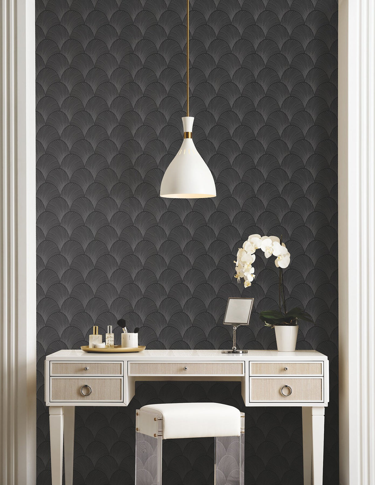 Metallic Black Scallop Wallpaper with Glam Foil Motif - York NT6105