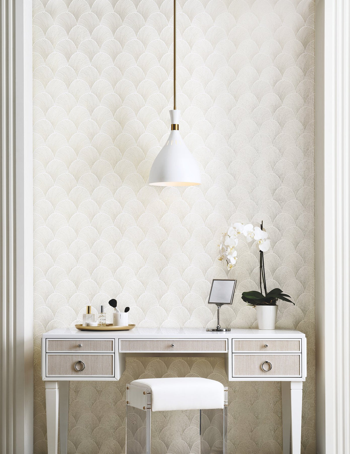 Metallic White Gold Scallop Wallpaper with Glam Foil Pattern - York NT6109