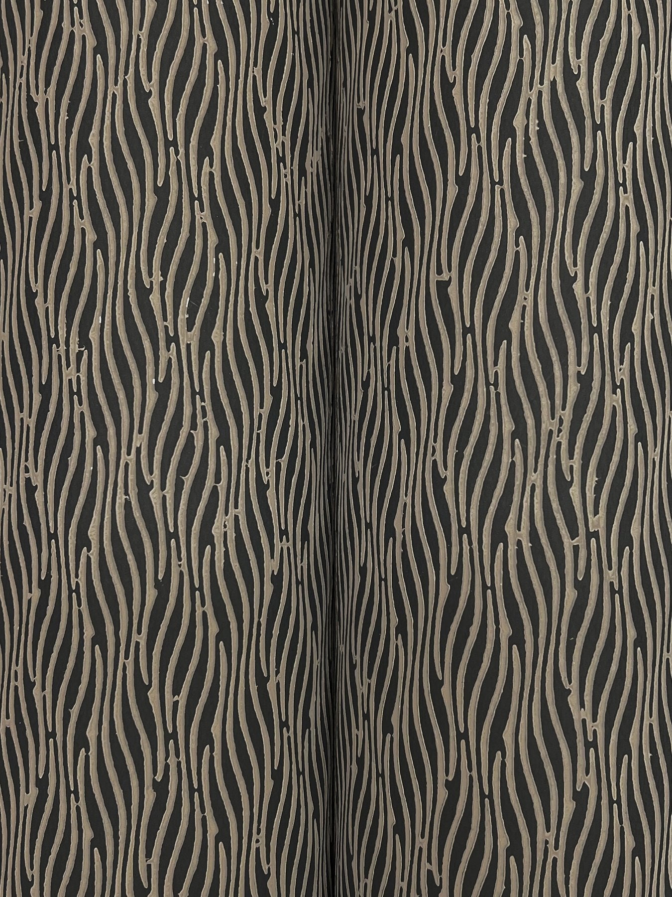 Elevated Black Waves Wallpaper with Sculptured Finishes Modern Pattern - York NT6151