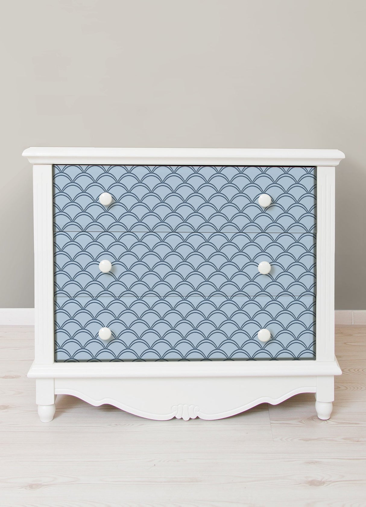 Deco Wave Blue Peel & Stick Wallpaper with Art Deco Scallop Geometric Pattern, Retro Style - NuWallpaper NUS4908
