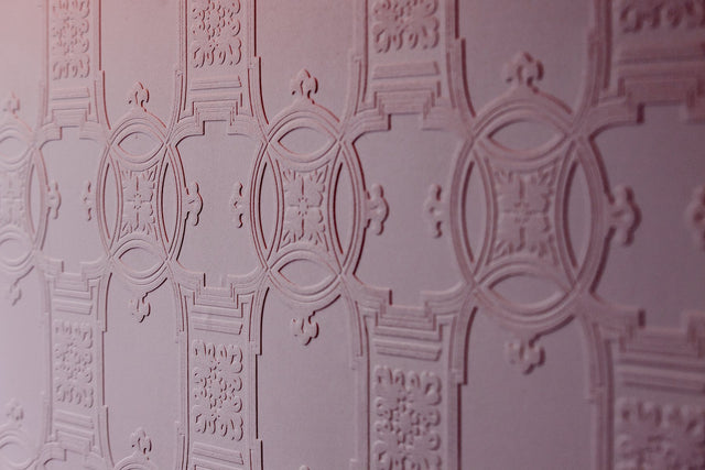 Early Victorian White Paintable Textured Vinyl Wallpaper