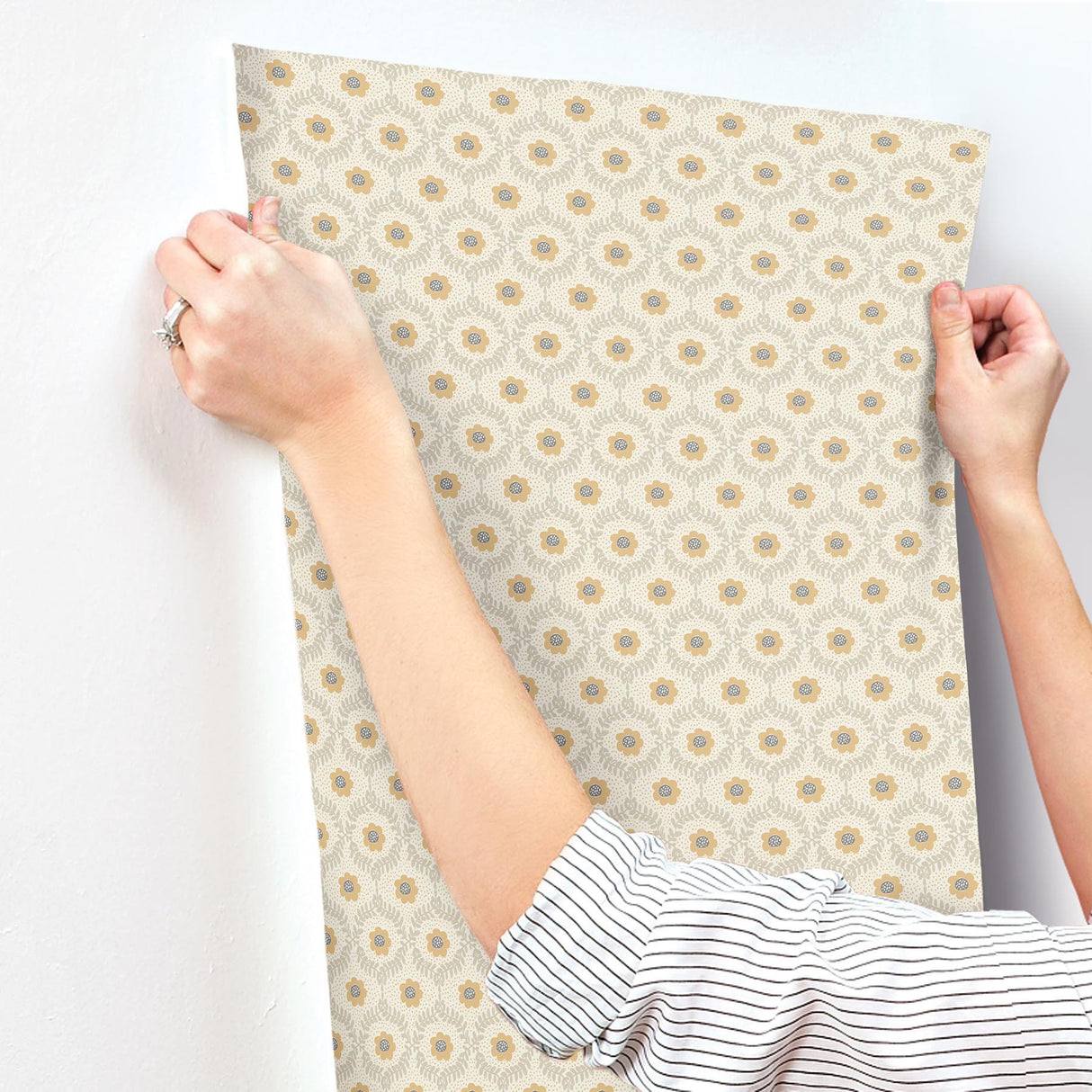 Emma Linen Wallpaper with Metallic Floral Trellis - York RF7443