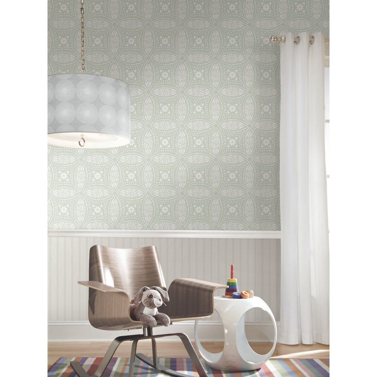 Overlapping Medallions Green Peel & Stick Wallpaper with Whimsical Abstract Medallion Pattern - York RMK12171WP