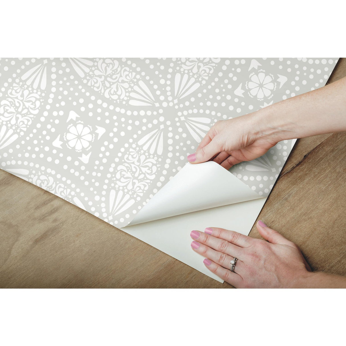 Overlapping Medallions Grey Peel & Stick Wallpaper with Whimsical Abstract Medallions - York RMK12172WP