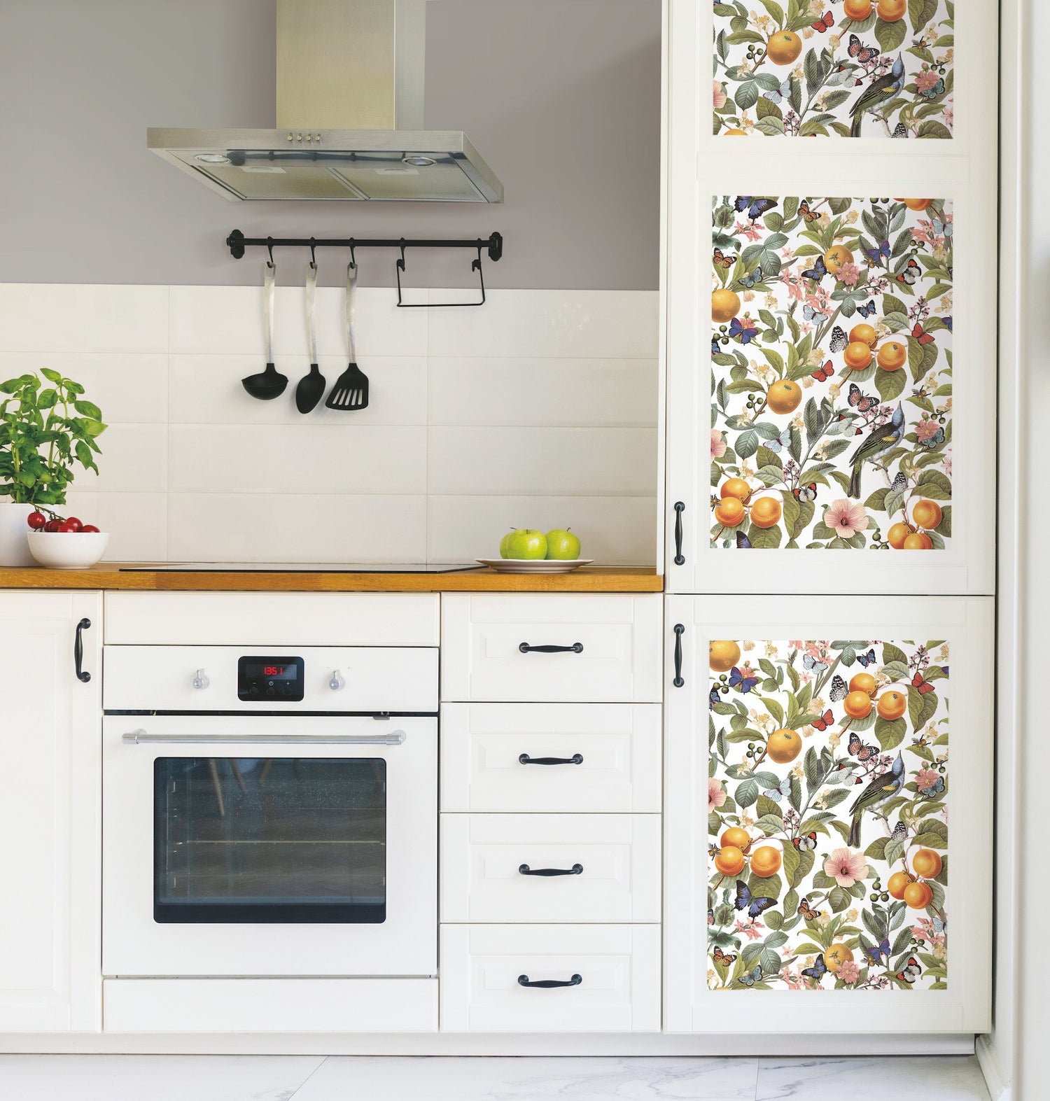 Citrus White Peel & Stick Wallpaper with Fruit and Botanical Motif - York RMK12345PL