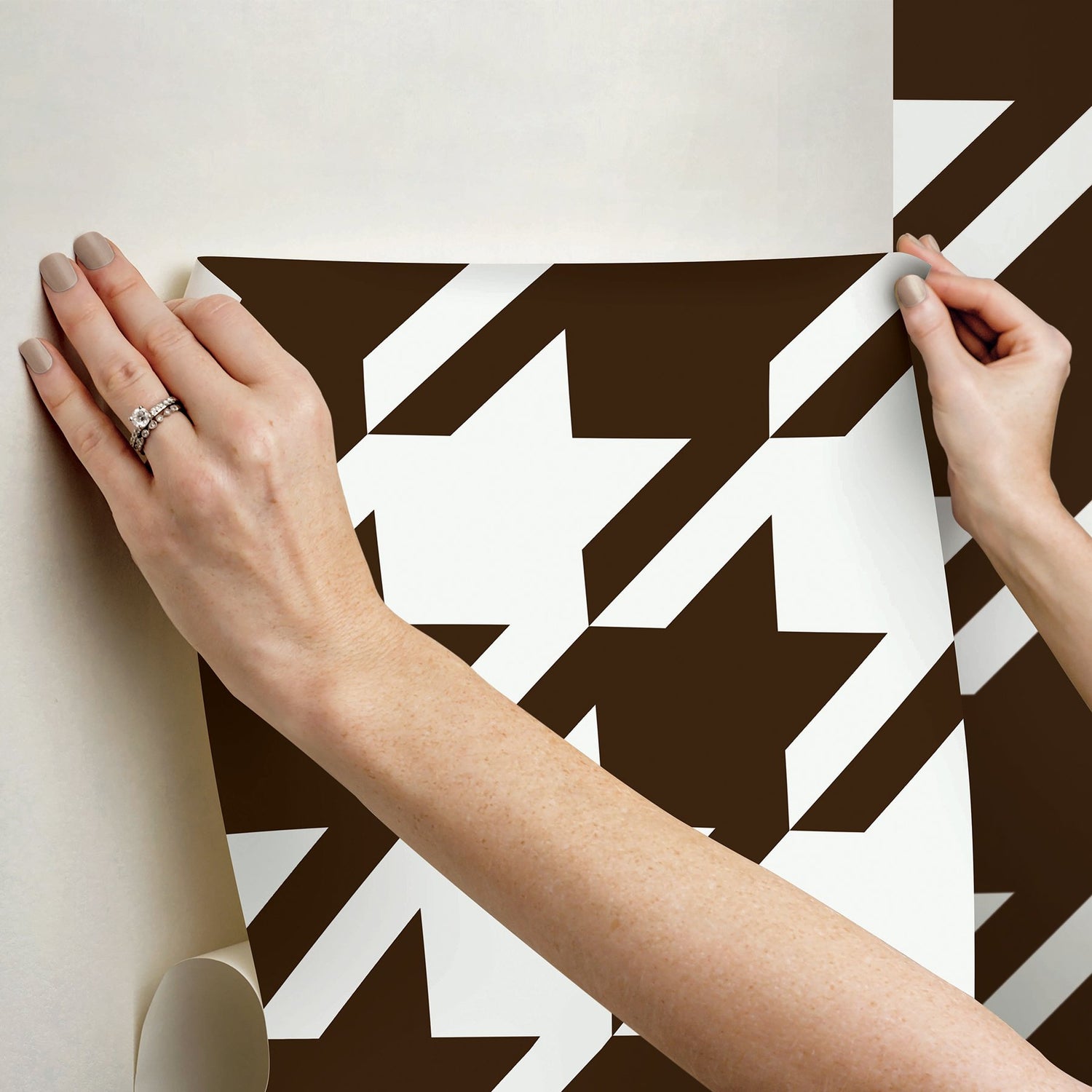RuHoundstooth Brown Peel & Stick Wallpaper with Modern Geometric Houndstooth Pattern - RPS6148