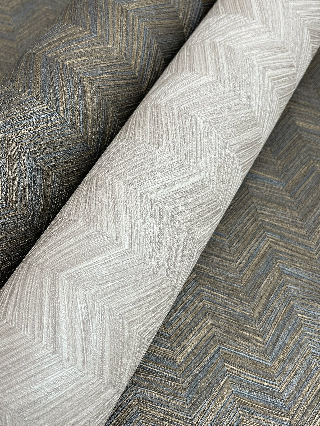 Raised Chevron Light Grey Wallpaper with Modern Chevron & Houndstooth Pattern - York SI25360
