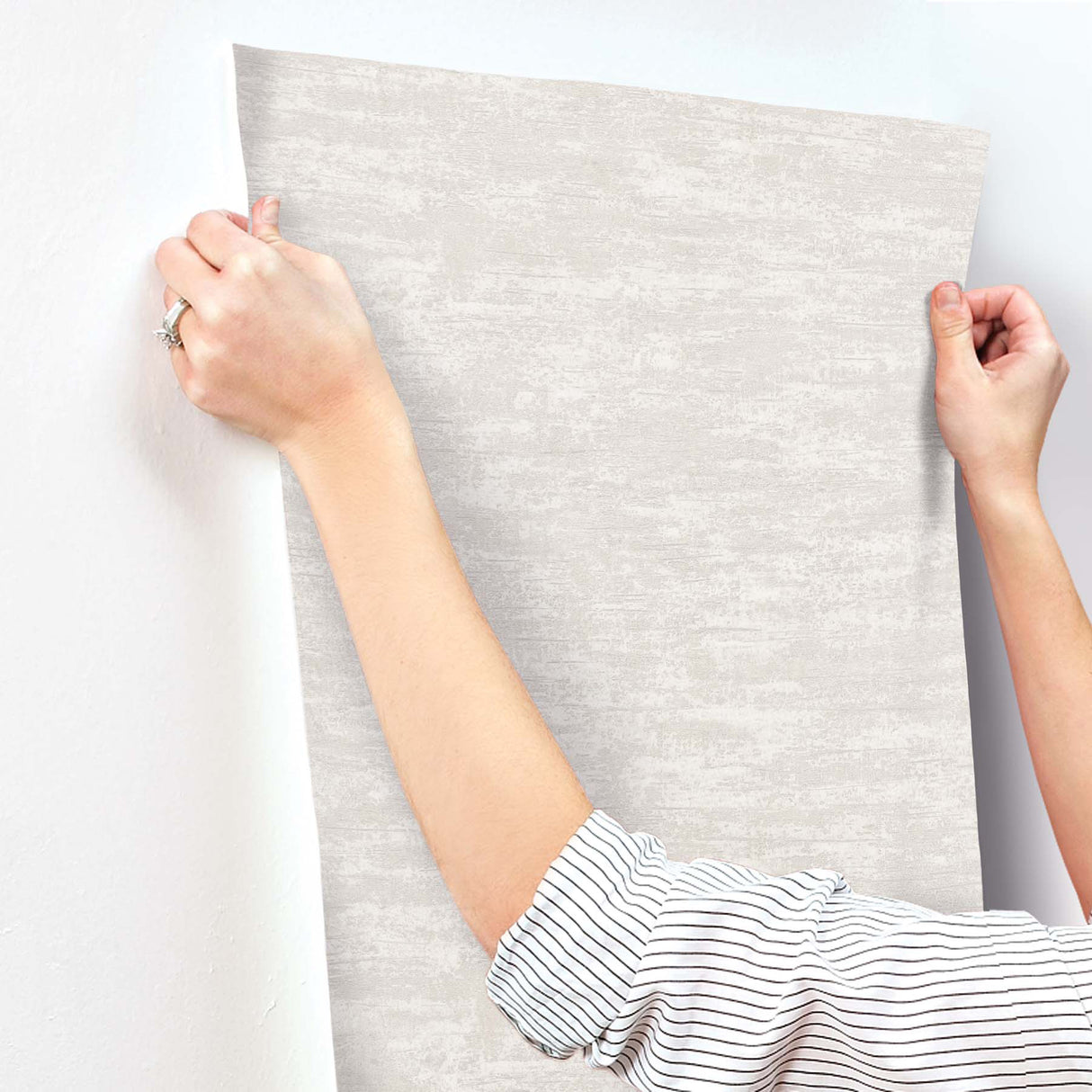 Weathered Stucco Pearl by York Wallcoverings Textured Vinyl Wallpaper – York Wallcoverings SI25755