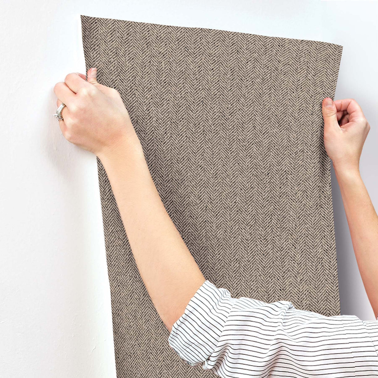 Tailored Chevron Latte by York Wallcoverings Vinyl on Non Woven Wallpaper – York Wallcoverings SI26134