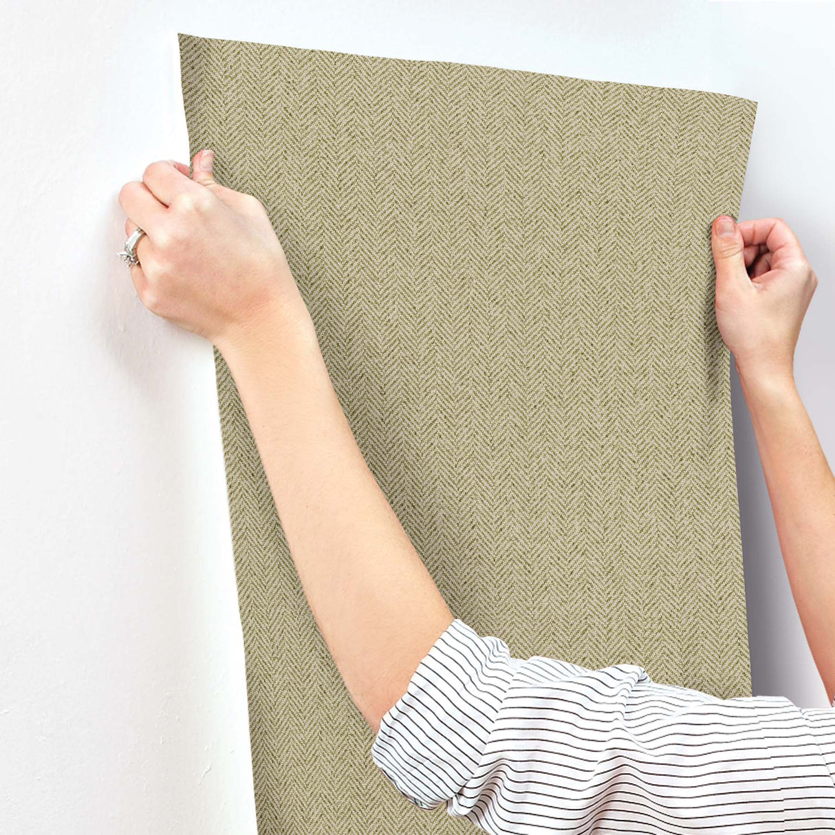 Tailored Chevron Green by York Wallcoverings Vinyl on Non Woven Wallpaper – York Wallcoverings SI26136