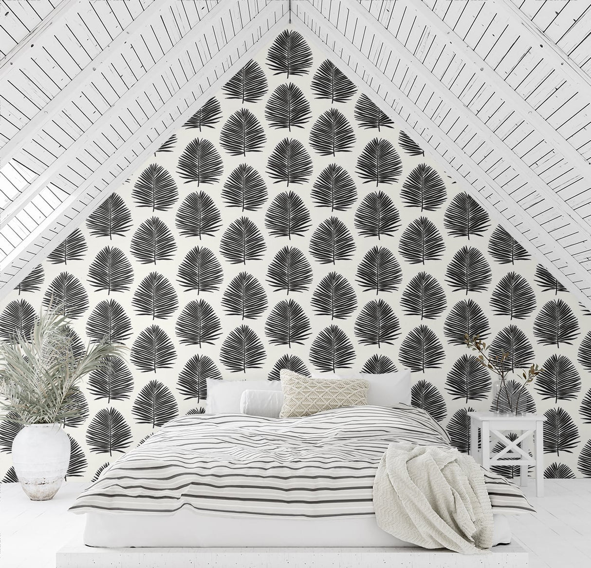 Island Palm Black & White by The Simple Life Palm Leaf Wallpaper – Seabrook Designs SL80720
