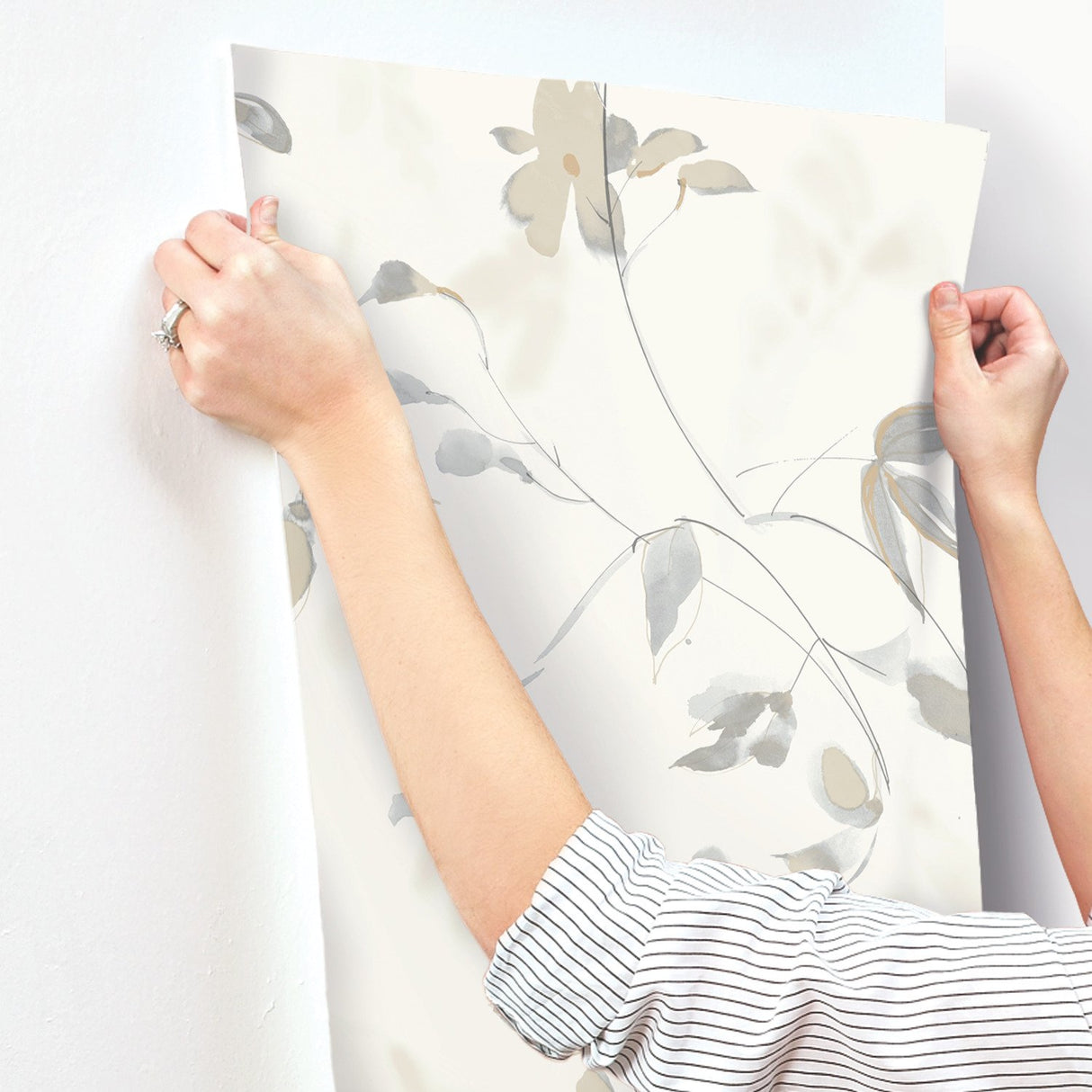 Linden Flower Tan Wallpaper with Watercolor Floral Motif - York SO2444