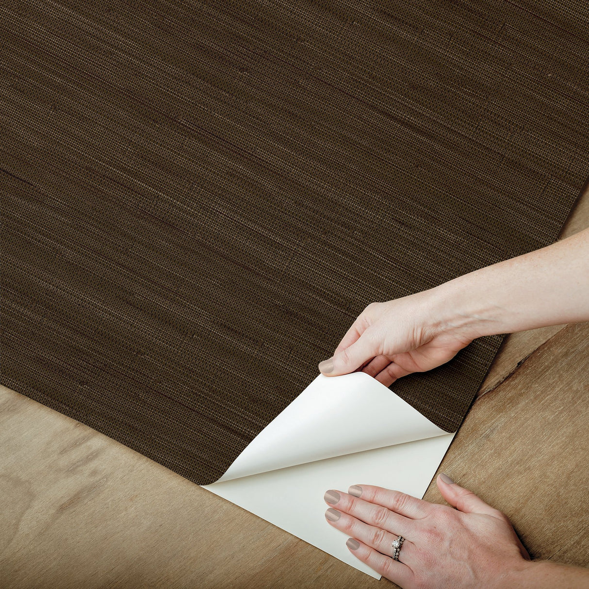 Classic Faux Chocolate Grasscloth Peel & Stick Wallpaper, Textured Faux Grasscloth Modern Graphic - SSS6010