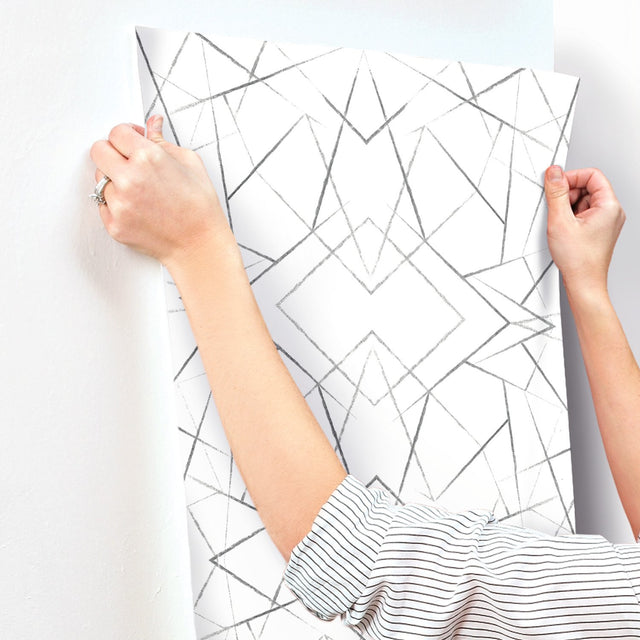 Geo Diamond Black Wallpaper with Modern Geometric Starburst Pattern - York UC3847