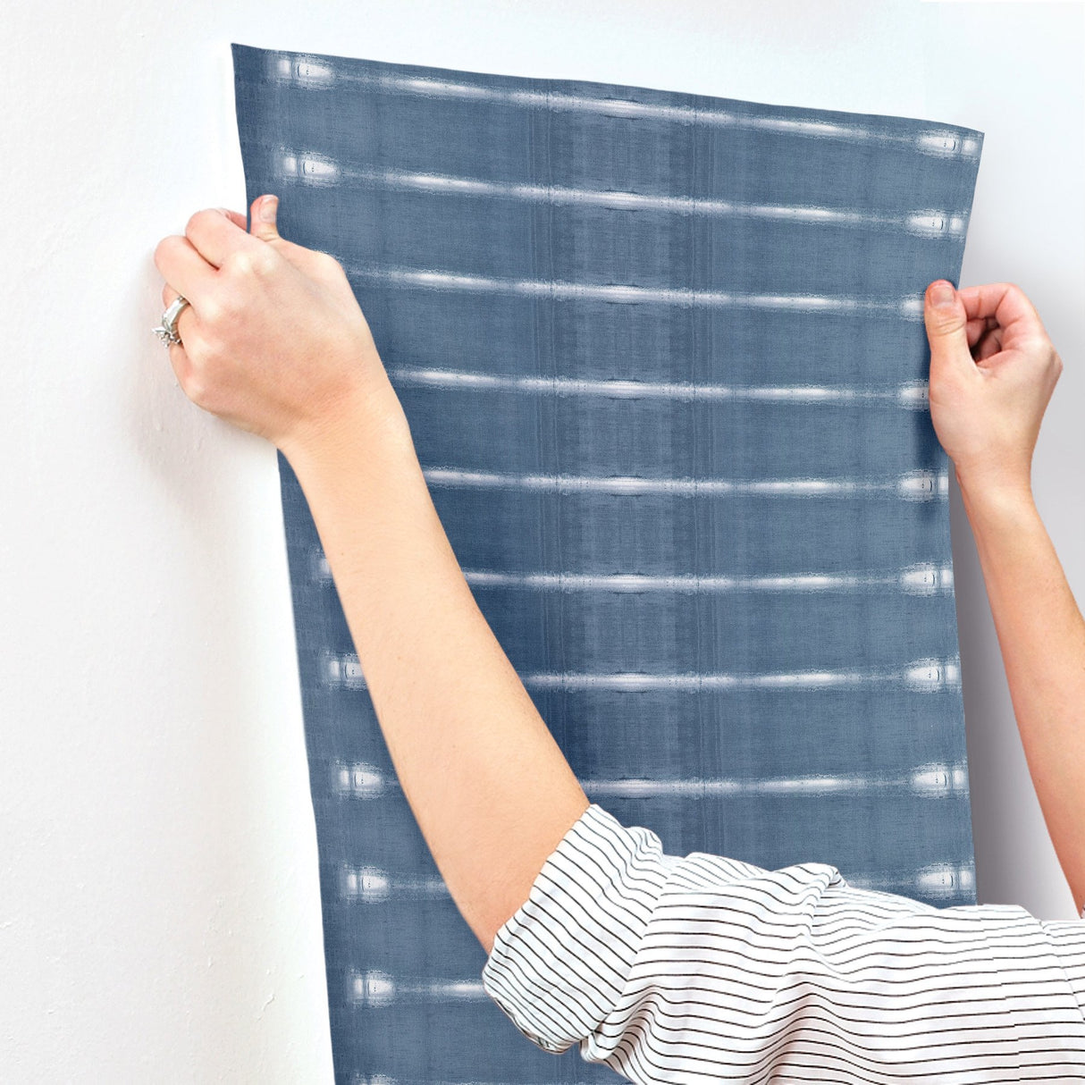 Resound Indigo Wallpaper with Modern Striped Watercolor Motif - York UD2515N