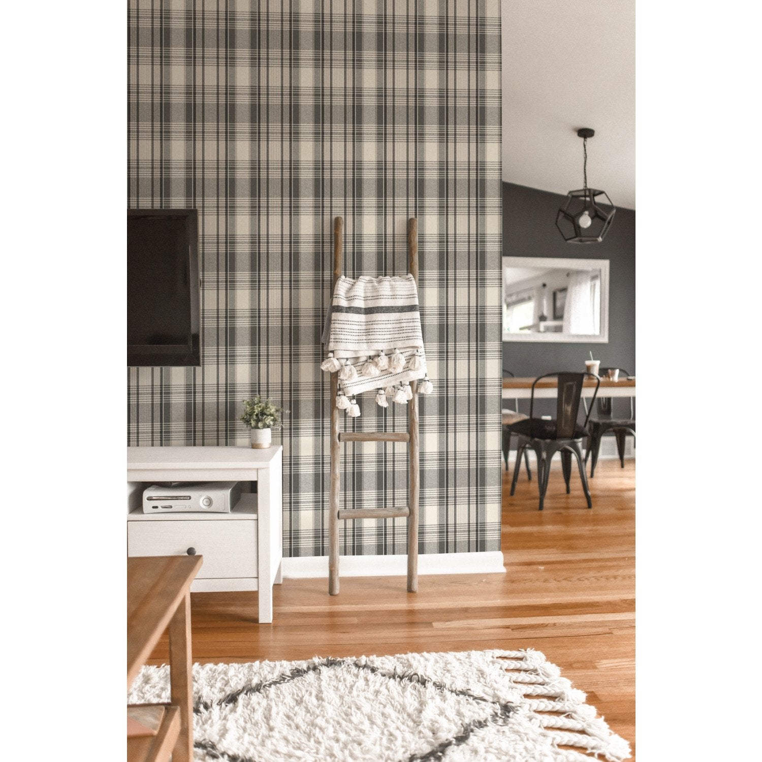 Bartola Plaid Black Wallpaper with Classic Plaid Pattern - York VN0466