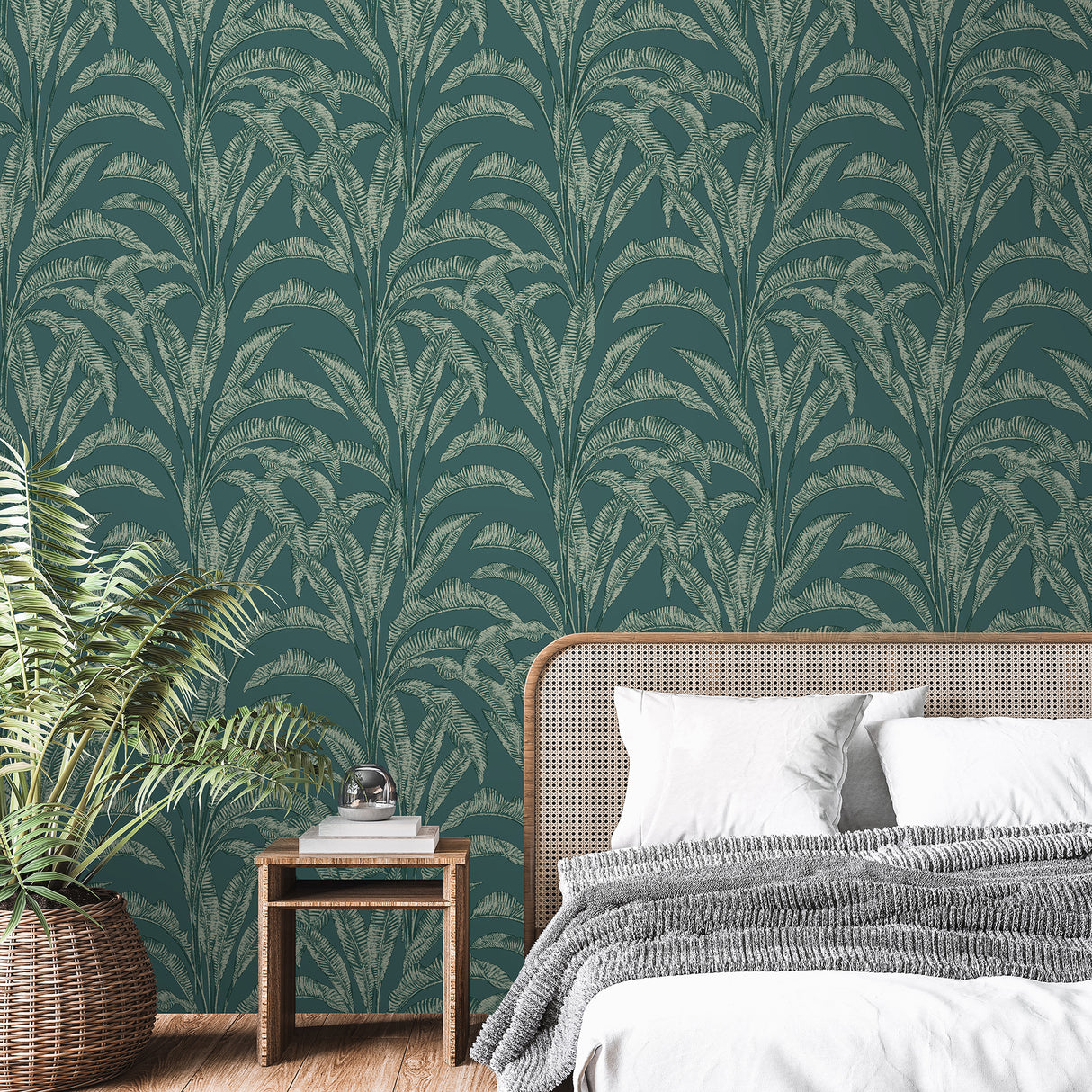 Luxe Tropical Palm Green by Veer Decor Textured Vinyl Wallpaper – VRNO14-916