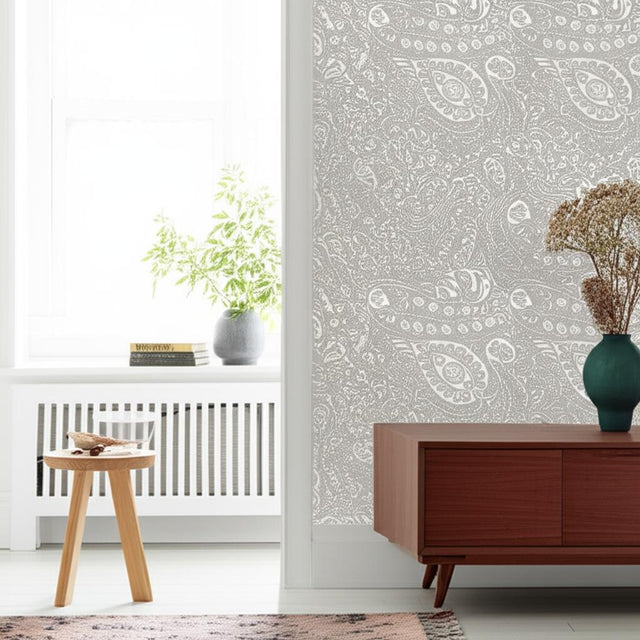 Paisley Print Grey by Schumacher Hand Screen Wallpaper – Schumacher 5003190