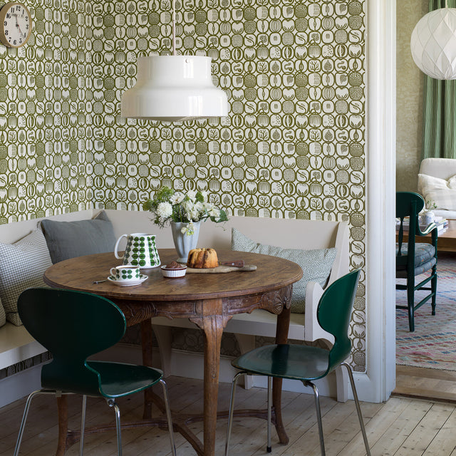 Fruktlåda Olive by Boråstapeter Swedish Fruit Print Wallpaper – Schumacher 1971