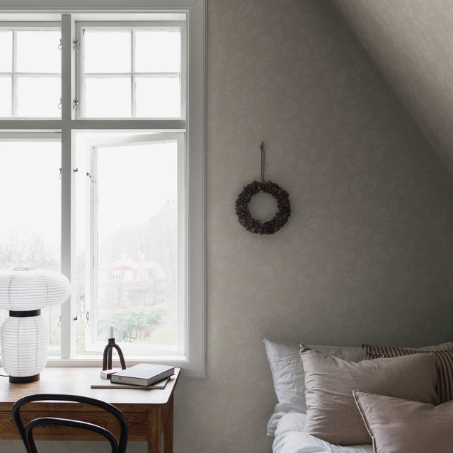 Vildvin Bone by Boråstapeter Botanical Wallpaper – Schumacher 2027