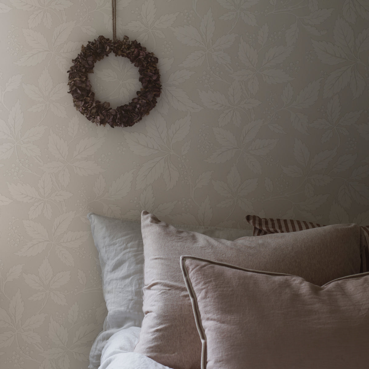 Vildvin Bone by Boråstapeter Botanical Wallpaper – Schumacher 2027