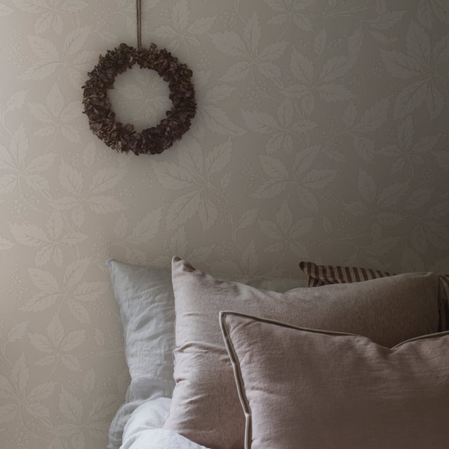 Vildvin Bone by Boråstapeter Botanical Wallpaper – Schumacher 2027