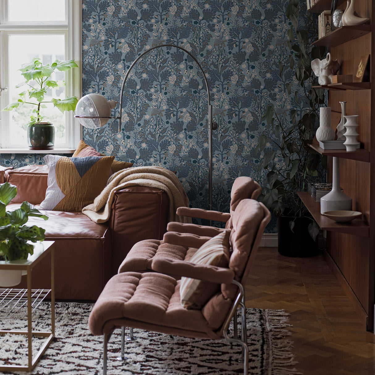 Turgräs Blue Whimsical Scandinavian Botanical Wallpaper – Boråstapeter Schumacher 2091