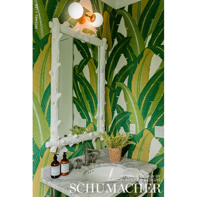 Tropical Isle Green on White Palm Leaf Wallpaper – Schumacher 2707230