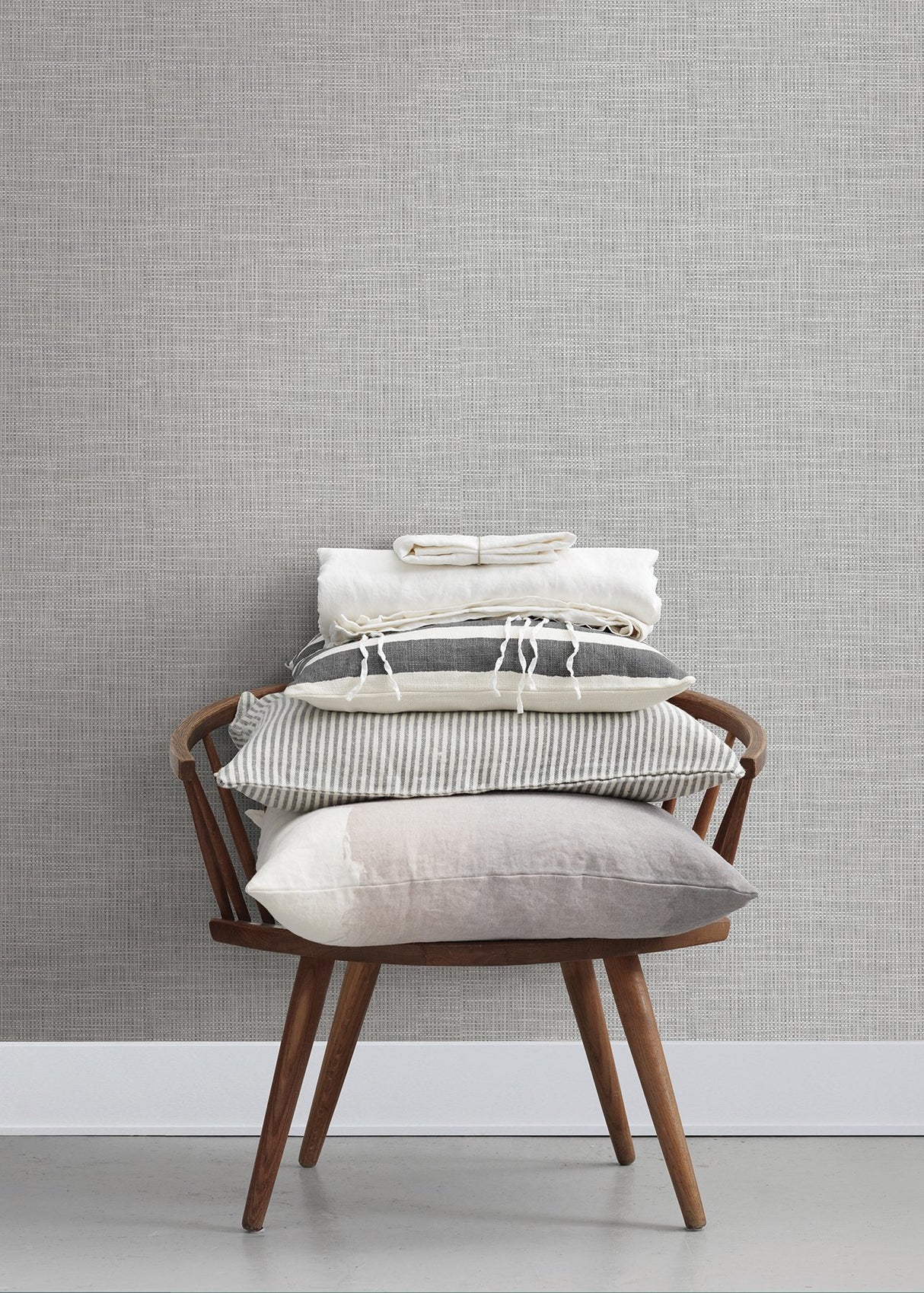 In The Loop Grey Faux Grasscloth Textured Wallpaper with Faux Grasscloth Pattern - Brewster 2829-82052