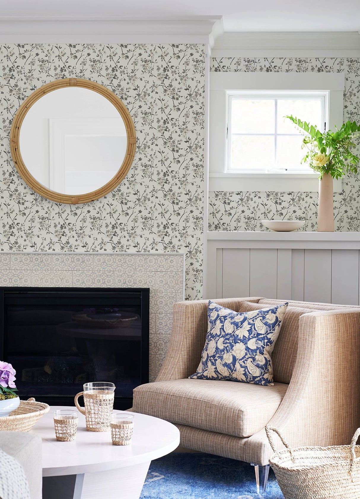 Glinda Black Floral Trail Wallpaper with Botanical Floral Pattern, Farmhouse Prepasted Acrylic Coated Paper - Chesapeake 3122-10920