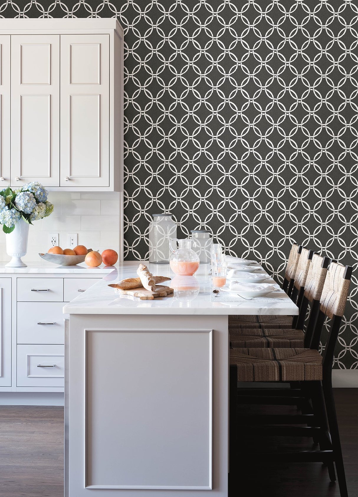 Quelala Black Ring Ogee Wallpaper with Modern Geometric Pattern - Chesapeake 3122-11000