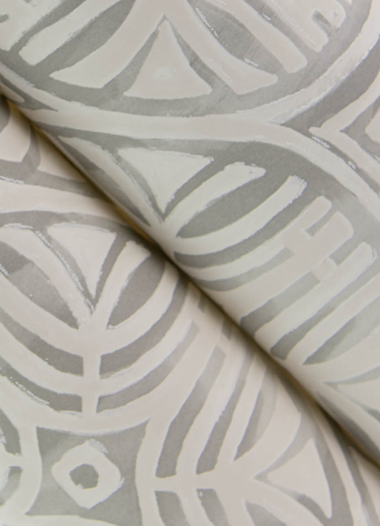 Sandee Grey Medallion Wallpaper with Modern Graphic Medallions - Chesapeake 3125-72313