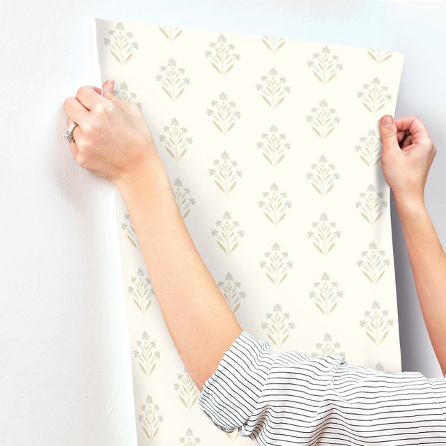 Kova Yellow Floral Crest Wallpaper with Botanical Floral Pattern, Farmhouse Style - Chesapeake 3125-72348