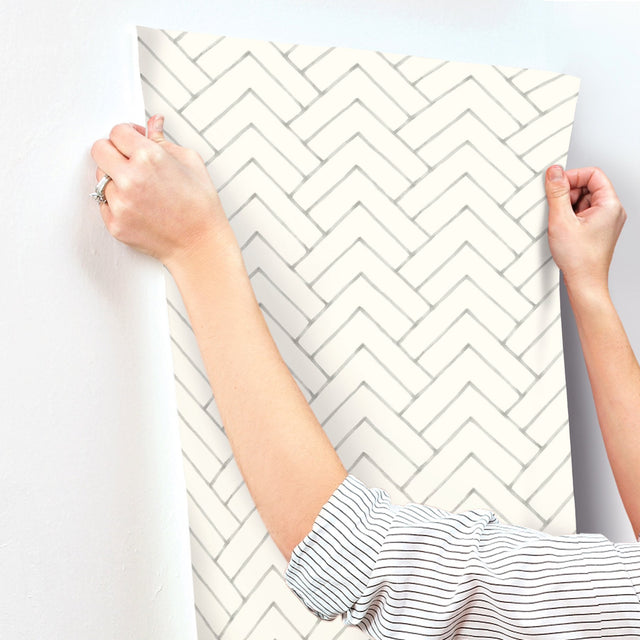 Oswin Grey Tiered Herringbone Wallpaper with Farmhouse Chevron Pattern - Chesapeake 3125-72364