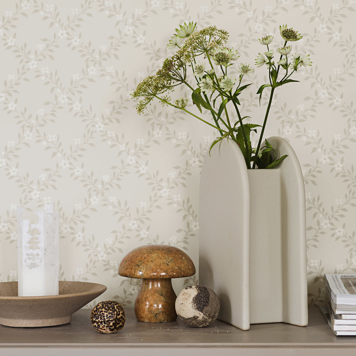 Sommarslöja Grisaille by Boråstapeter Classic Floral Lattice Wallpaper – Schumacher 3270