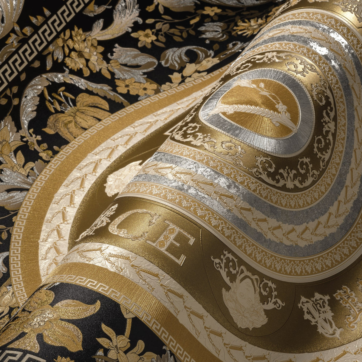Ember Candlelight by Versace Metallic Medallion Vinyl Wallpaper – Versace 387055X