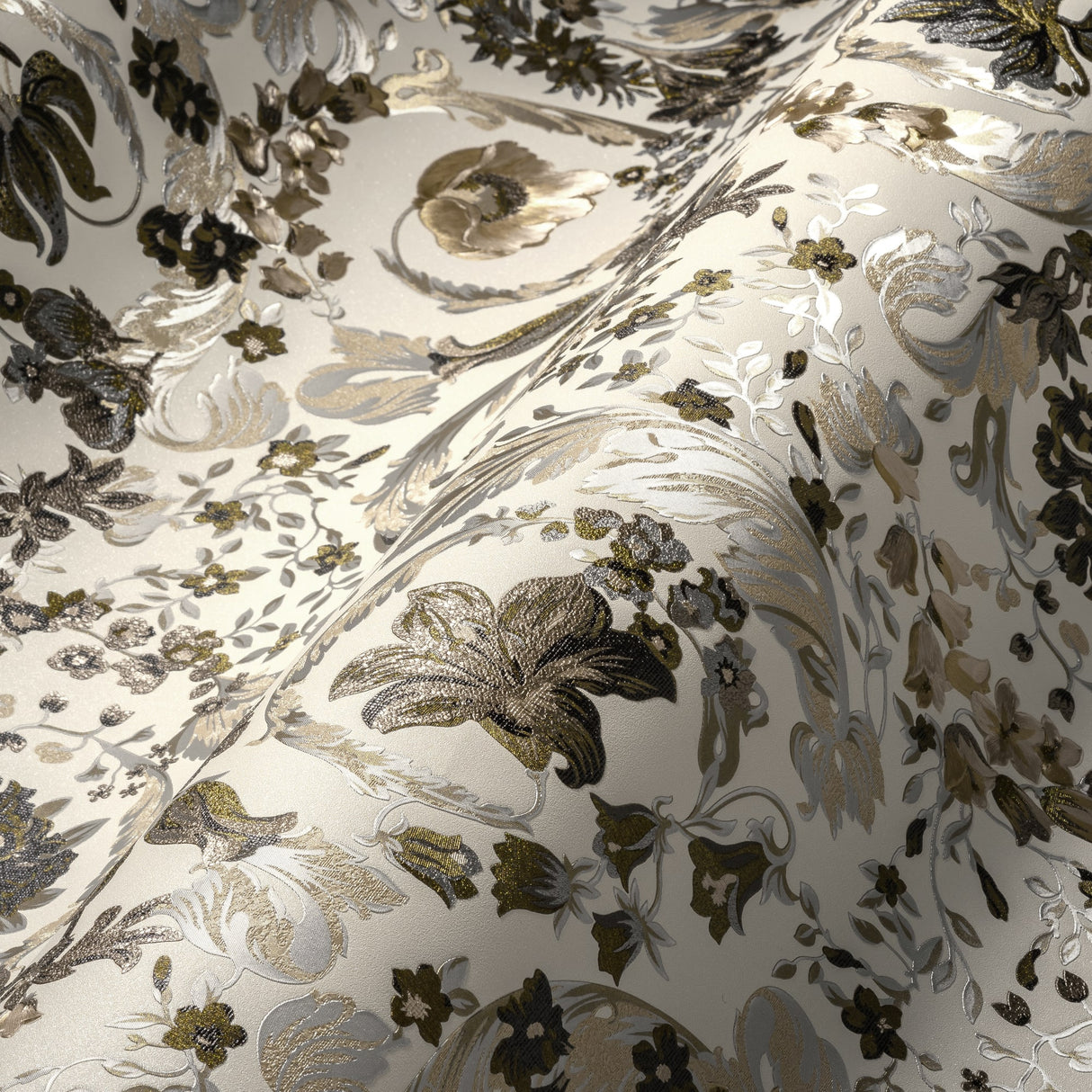 Empress Woodbridge by Versace Volume 5 Metallic Floral Vinyl Wallpaper – Versace 387066X