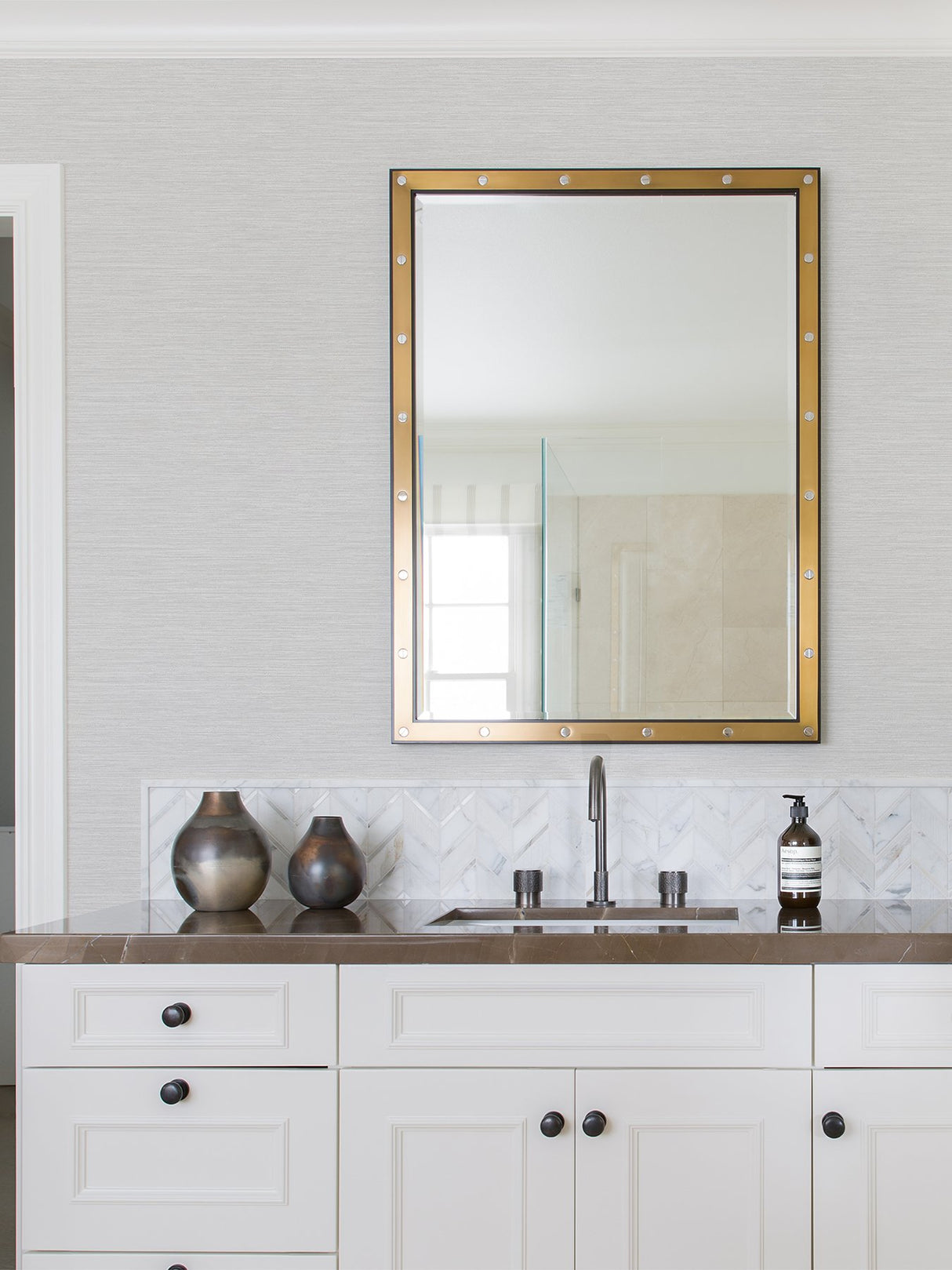Cantor Light Grey Faux Grasscloth Wallpaper with Pearlescent Raised-Ink Texture - Advantage 4025-82531