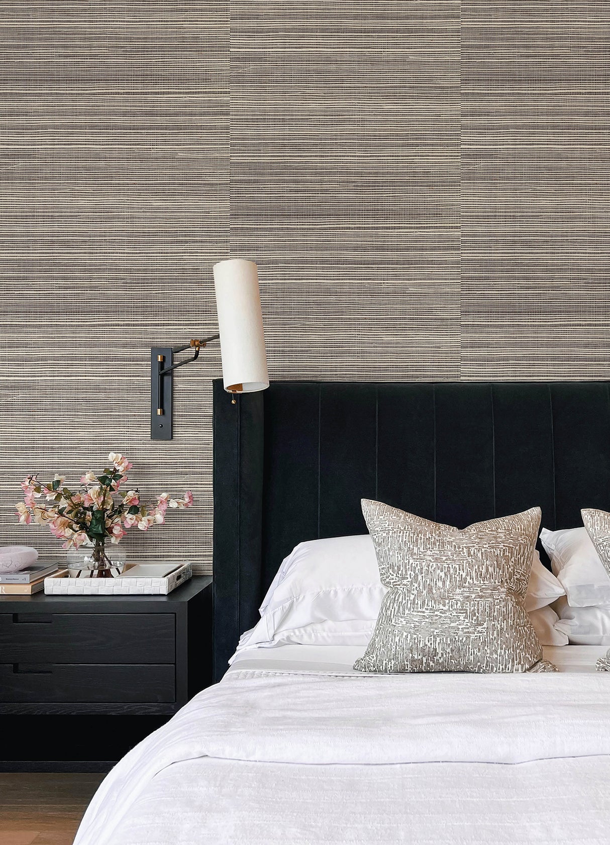 Kenter Black and White Sisal Grasscloth Unpasted Paper Textured Wallpaper Roll 36-in x 24-ft Traditional Pattern by A-Street Prints - YK72113