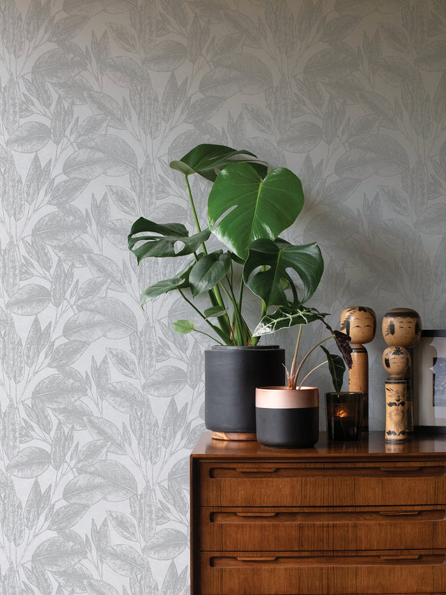 Suki Silver Leaves Wallpaper with Modern Botanical Pattern, Metallic Textured - Advantage 4035-37836-2