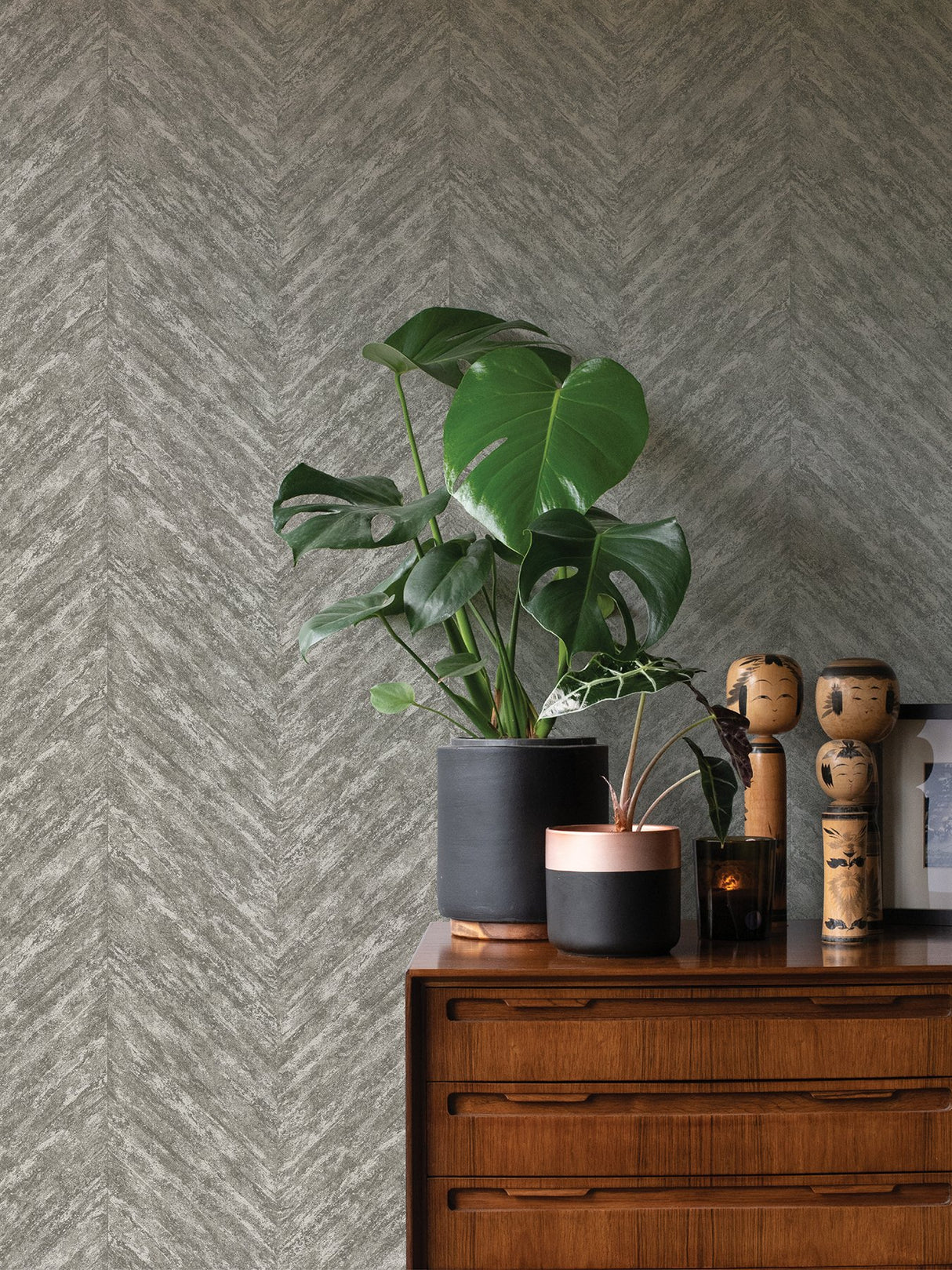 Madoka Sterling Chevron Wallpaper with Glam Metallic Textured Graphics - Advantage 4035-617528